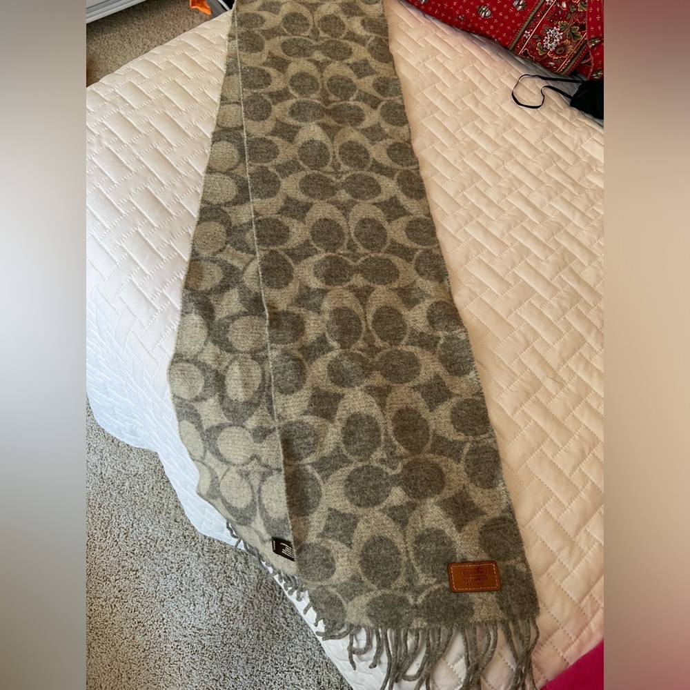 Coach Signature C Wool Scarf - reversible